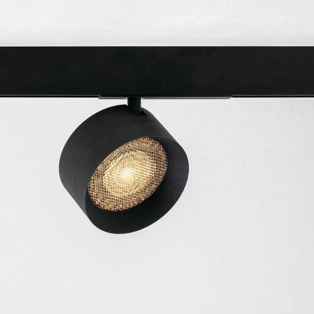[6211.927018HA.BX.XX1] PM 111 TRK MAG 18W Magnetschienenstrahler (2700K / CRI90, BX – Black Textured Matt (HERLIGHTING), ON-OFF – nicht dimmbar, 15° (Wabenfilter))